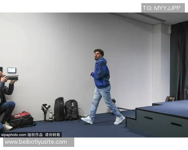 阿莱格里称赞莱奥具备中锋潜质冬窗引援需谨慎避免无用引进 阿莱格里称赞莱奥具备中锋潜质冬窗引援需谨慎避免无用引进